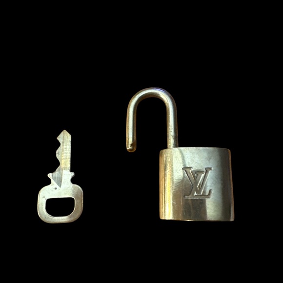Authentic Louis Vuitton Lock & Key Set - Picture 2 of 5